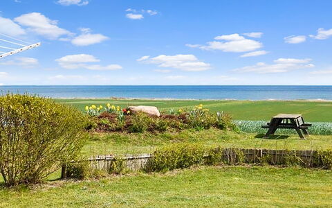 Lilibeth - 300M from the Sea: Zwembad, Buitenmeubels, Meubilair, Toevlucht, Flagstone, Eco Hotel, Schaduw, Stoel, Vrije Tijd, Landgoed