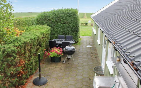 Lilibeth - 300M from the Sea: Zwembad, Buitenmeubels, Meubilair, Toevlucht, Flagstone, Eco Hotel, Schaduw, Stoel, Vrije Tijd, Landgoed