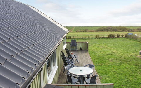 Lilibeth - 300M from the Sea: Zwembad, Buitenmeubels, Meubilair, Toevlucht, Flagstone, Eco Hotel, Schaduw, Stoel, Vrije Tijd, Landgoed