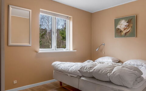 Jurgis - 300M from the Sea: Muur, Hout, Interieur Ontwerp, Slaapkamer, Verdieping, Bed, Flooring, Meubilair, Laken, Bedding