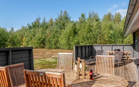 Jurgis - 300M from the Sea: Hout, Meubilair, Land Lot, Buitenmeubels, Buitentafel, Hardwood, Stoel, Backyard, Verblijf, Tuin