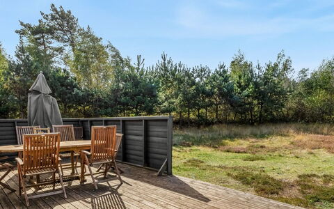 Jurgis - 300M from the Sea: Hout, Land Lot, Hardwood, Plank, Dek, Schaduw, Tuin, Buitenmeubels, Beits, Landscaping