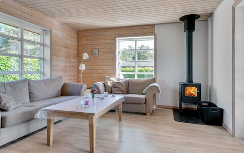 Brigitta - 1.5Km from the Sea: Meubilair, Interieur Ontwerp, Flooring, Verdieping, Hout, Bed, Kamer, Plafond, Slaapkamer, Textiel
