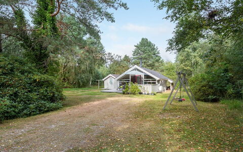 Snari - 400M from the Sea: Zwembad, Buitenmeubels, Meubilair, Toevlucht, Flagstone, Eco Hotel, Schaduw, Stoel, Vrije Tijd, Landgoed