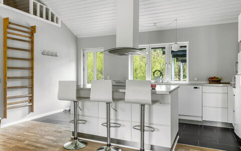 Ellie - 300M from the Sea: Dak, Huis, Huis, Verblijf, Siding, Landgoed, Oprit, Garden Gebouwen, Werf, Schuur