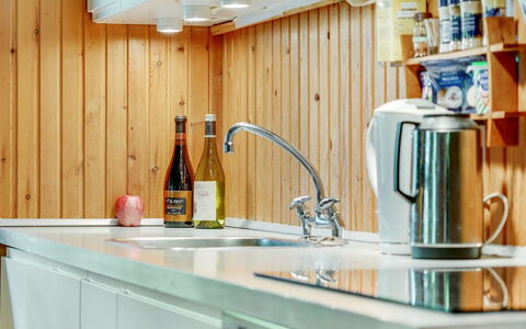 Asmod - 300M from the Sea: Hout, Keuken, Countertop, Interieur Ontwerp, Toestel Van De Keuken, Flooring, Verlichting, Cabinetry, Huis, Loodgieterswerkinrichting