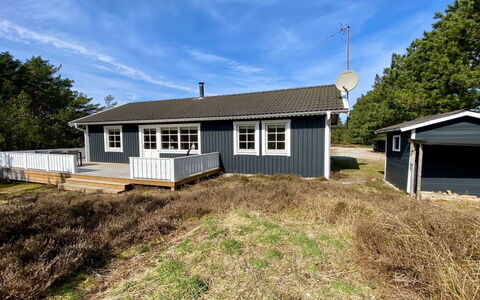 Syrine - 300M from the Sea: Hout, Dak, Huis, Verblijf, Deur, Huis, Siding, Land Lot, Garden Gebouwen, Schuur