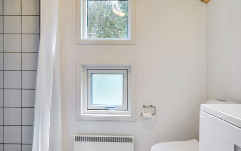 Tishon - 100M from the Sea: Muur, Flooring, Interieur Ontwerp, Hout, Verdieping, Plafond, Loodgieterswerkinrichting, Badkamer, Kamer, Huis