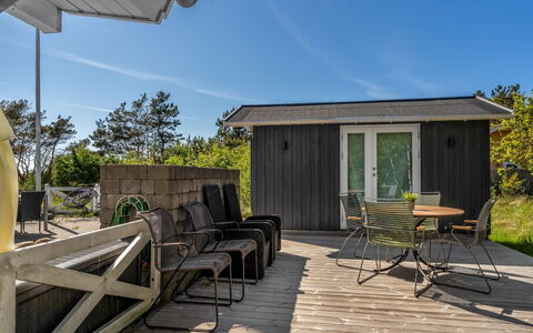 Tishon - 100M from the Sea: Hout, Hardwood, Plank, Deur, Houten Vloer, Dek, Huis, Samengesteld Materiaal, Beits, Veranda