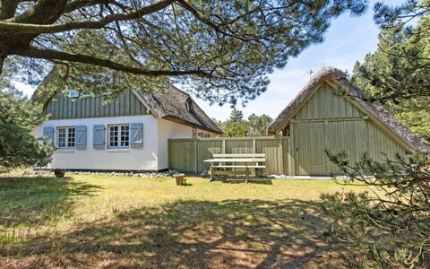 Gravers - 300M from the Sea: Zwembad, Buitenmeubels, Meubilair, Toevlucht, Flagstone, Eco Hotel, Schaduw, Stoel, Vrije Tijd, Landgoed