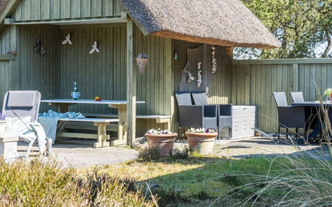 Gravers - 300M from the Sea: Zwembad, Buitenmeubels, Meubilair, Toevlucht, Flagstone, Eco Hotel, Schaduw, Stoel, Vrije Tijd, Landgoed