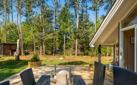 Vasa - 400M from the Sea: Hout, Huis, Veranda, Dek, Hardwood, Dak, Beits, Houten Vloer, Eco Hotel
