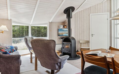 Sörine - 2Km from the Sea: Hout, Huis, Veranda, Dek, Hardwood, Dak, Beits, Houten Vloer, Eco Hotel