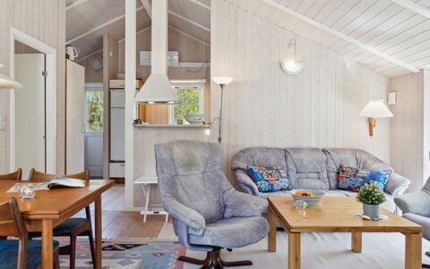 Sörine - 2Km from the Sea: Hout, Huis, Veranda, Dek, Hardwood, Dak, Beits, Houten Vloer, Eco Hotel