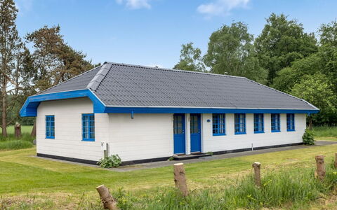 Ema - 5Km from the Sea: Hout, Huis, Veranda, Dek, Hardwood, Dak, Beits, Houten Vloer, Eco Hotel