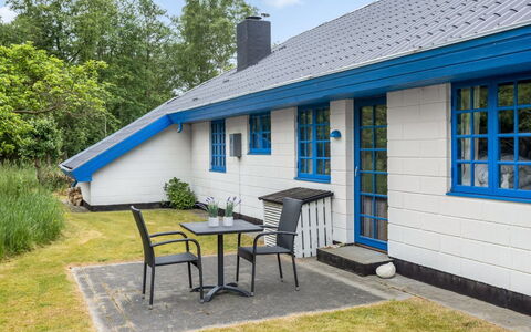 Ema - 5Km from the Sea: Hout, Huis, Veranda, Dek, Hardwood, Dak, Beits, Houten Vloer, Eco Hotel