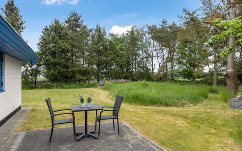 Ema - 5Km from the Sea: Hout, Huis, Veranda, Dek, Hardwood, Dak, Beits, Houten Vloer, Eco Hotel