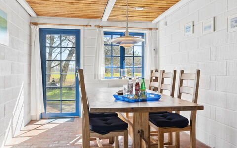 Ema - 5Km from the Sea: Hout, Huis, Veranda, Dek, Hardwood, Dak, Beits, Houten Vloer, Eco Hotel