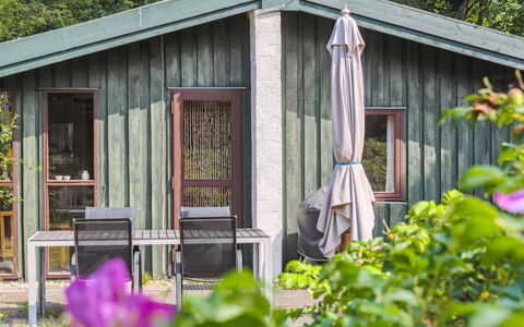 Matta - 800M from the Sea: Hout, Huis, Veranda, Dek, Hardwood, Dak, Beits, Houten Vloer, Eco Hotel