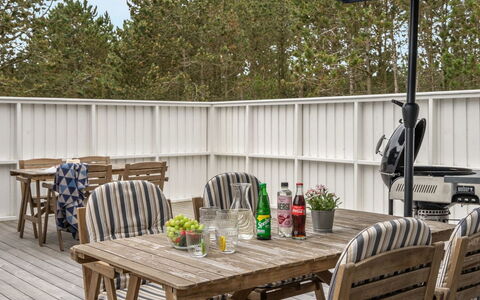 Alf - 200M from the Sea: Meubilair, Interieur Ontwerp, Flooring, Hout, Verdieping, Plafond, Houten Vloer, Stoel, Tafel, Verlichting