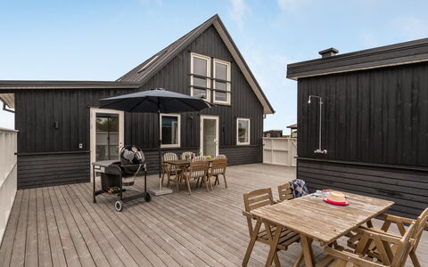 Alf - 200M from the Sea: Meubilair, Interieur Ontwerp, Flooring, Hout, Verdieping, Plafond, Houten Vloer, Stoel, Tafel, Verlichting