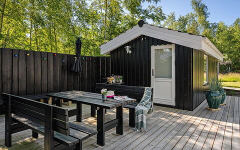 Mika - 1Km from the Sea: Hout, Huis, Veranda, Dek, Hardwood, Dak, Beits, Houten Vloer, Eco Hotel