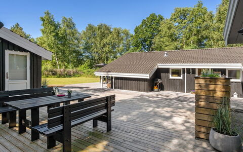 Mika - 1Km from the Sea: Hout, Huis, Veranda, Dek, Hardwood, Dak, Beits, Houten Vloer, Eco Hotel