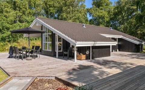Mika - 1Km from the Sea: Hout, Huis, Veranda, Dek, Hardwood, Dak, Beits, Houten Vloer, Eco Hotel