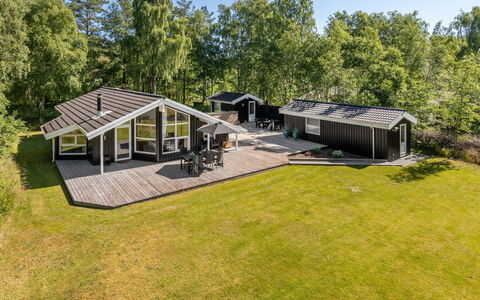 Mika - 1Km from the Sea: Hout, Huis, Veranda, Dek, Hardwood, Dak, Beits, Houten Vloer, Eco Hotel