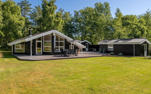 Mika - 1Km from the Sea: Hout, Huis, Veranda, Dek, Hardwood, Dak, Beits, Houten Vloer, Eco Hotel