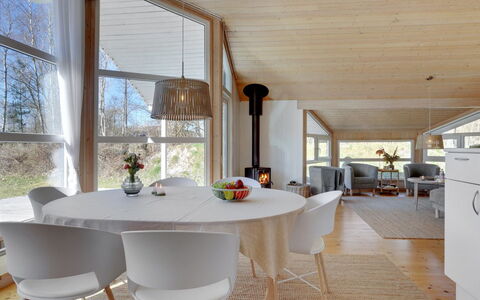 Mika - 1Km from the Sea: Hout, Huis, Veranda, Dek, Hardwood, Dak, Beits, Houten Vloer, Eco Hotel