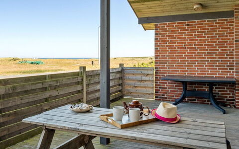 Thrineke - 200M from the Sea: Zwembad, Buitenmeubels, Meubilair, Toevlucht, Flagstone, Eco Hotel, Schaduw, Stoel, Vrije Tijd, Landgoed