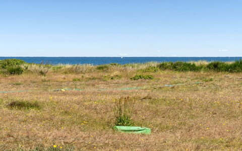 Thrineke - 200M from the Sea: Zwembad, Buitenmeubels, Meubilair, Toevlucht, Flagstone, Eco Hotel, Schaduw, Stoel, Vrije Tijd, Landgoed