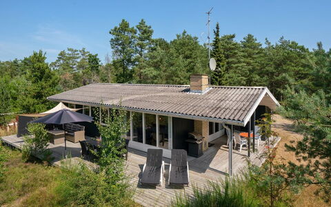 Adelisa - 600M from the Sea: Hout, Huis, Veranda, Dek, Hardwood, Dak, Beits, Houten Vloer, Eco Hotel