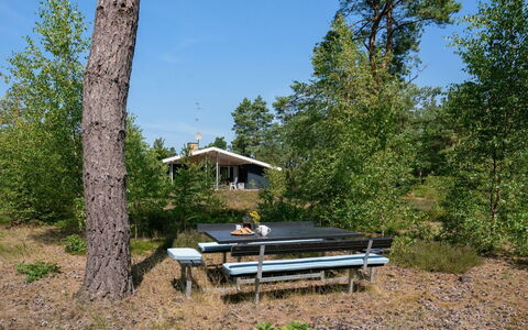 Adelisa - 600M from the Sea: Hout, Huis, Veranda, Dek, Hardwood, Dak, Beits, Houten Vloer, Eco Hotel