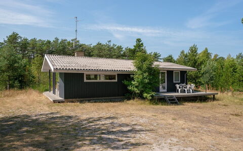 Adelisa - 600M from the Sea: Hout, Huis, Veranda, Dek, Hardwood, Dak, Beits, Houten Vloer, Eco Hotel