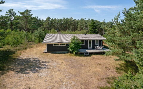 Adelisa - 600M from the Sea: Hout, Huis, Veranda, Dek, Hardwood, Dak, Beits, Houten Vloer, Eco Hotel