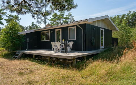 Adelisa - 600M from the Sea: Hout, Huis, Veranda, Dek, Hardwood, Dak, Beits, Houten Vloer, Eco Hotel