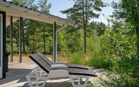 Adelisa - 600M from the Sea: Hout, Huis, Veranda, Dek, Hardwood, Dak, Beits, Houten Vloer, Eco Hotel