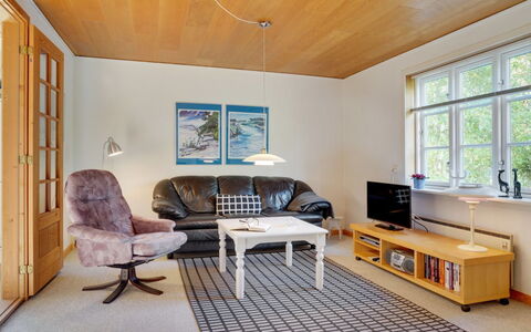 Hildegunn - 200M from the Sea: Hout, Huis, Veranda, Dek, Hardwood, Dak, Beits, Houten Vloer, Eco Hotel