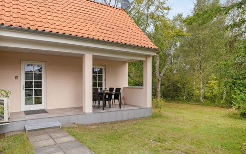 Hildegunn - 200M from the Sea: Hout, Huis, Veranda, Dek, Hardwood, Dak, Beits, Houten Vloer, Eco Hotel