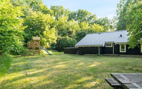 Lovis - 600M from the Sea: Boom, Gras, Schaduw, Verblijf, Landelijk Gebied, Gazon, Tuin, Backyard, Landgoed, Werf