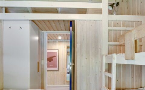 Lovis - 600M from the Sea: Slaapkamer, Interieur Ontwerp, Flooring, Verdieping, Hout, Bed, Plafond, Stapelbed, Meubilair, Kamer