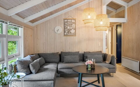 Lovis - 600M from the Sea: Meubilair, Hout, Flooring, Interieur Ontwerp, Verdieping, Woonkamer, Plafond, Bankstel, Huis, Appartement