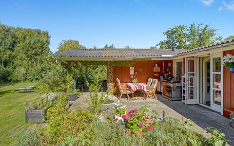 Hartvig - 800M from the Sea: Hout, Huis, Veranda, Dek, Hardwood, Dak, Beits, Houten Vloer, Eco Hotel