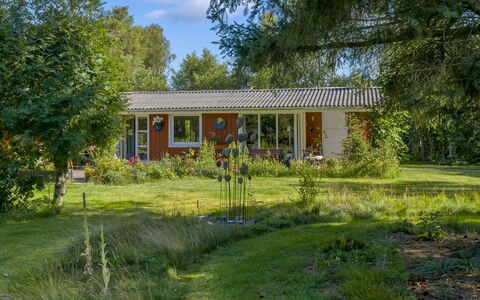Hartvig - 800M from the Sea: Hout, Huis, Veranda, Dek, Hardwood, Dak, Beits, Houten Vloer, Eco Hotel
