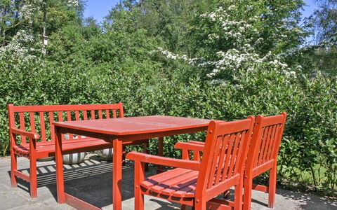 Hartvig - 800M from the Sea: Hout, Huis, Veranda, Dek, Hardwood, Dak, Beits, Houten Vloer, Eco Hotel