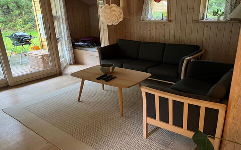Eljena - 600M from the Sea: Meubilair, Interieur Ontwerp, Flooring, Hout, Verdieping, Plafond, Houten Vloer, Stoel, Tafel, Verlichting