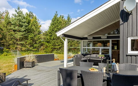 Friederike - 300M from the Sea: Blauw, Struik, Verblijf, Groundcover, Tuin, Landgoed, Schaduw, Landscaping, Boerderij, Eco Hotel