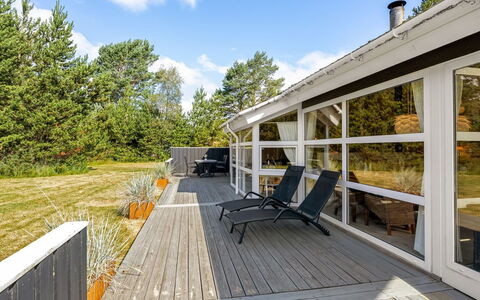 Friederike - 300M from the Sea: Blauw, Struik, Verblijf, Groundcover, Tuin, Landgoed, Schaduw, Landscaping, Boerderij, Eco Hotel
